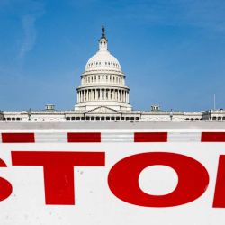Una barrera para detener vehículos se encuentra frente al Capitolio de EE. UU. en Washington, DC. Foto de Jim WATSON / AFP. | Foto:AFP