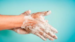 Lavarse las manos evita enfermedades.