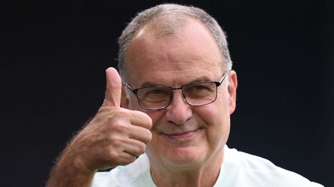 Marcelo Bielsa gives a thumbs up.