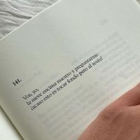 Camila Orsi, de modelo a poeta literaria: “La escritura siempre fue mi ancla”