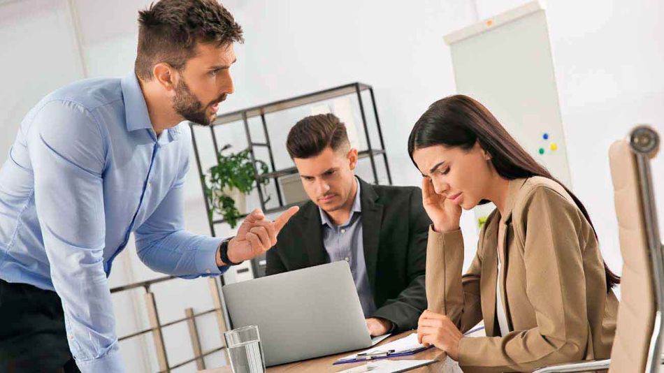 20230514_mujer_acoso_laboral_shutterstock_g