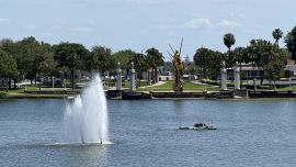 Lakeland, la ciudad más grande del condado de Polk, es amplia, de construcciones bajas y rodea a un lago enorme.