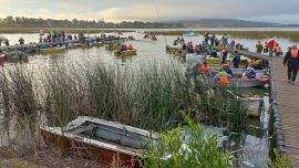 La entidad madre de la pesca bonaerense abrió su temporada de pejerrey en una de las lagunas más bellas de la provincia.