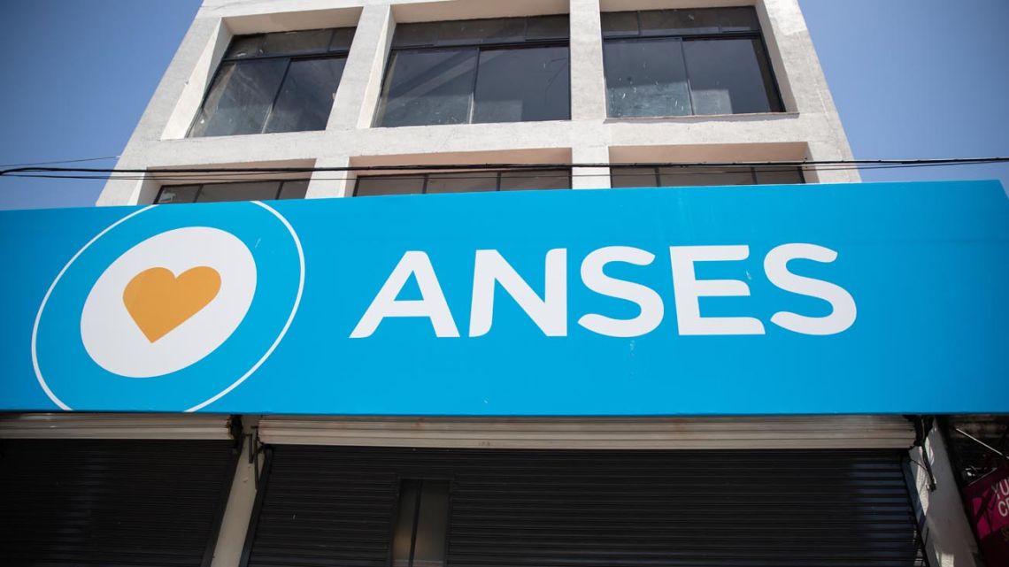 Jubilaciones y pensiones de ANSES con aumento y aguinaldo: quiénes cobran hoy jueves 13 de junio de 2024