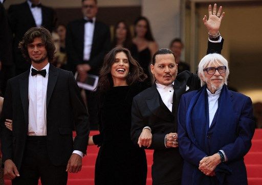 Cannes 2023: el actor Diego Le Fur; su madre, la directora Maïwenn, Johnny Depp y Pierre Richard.