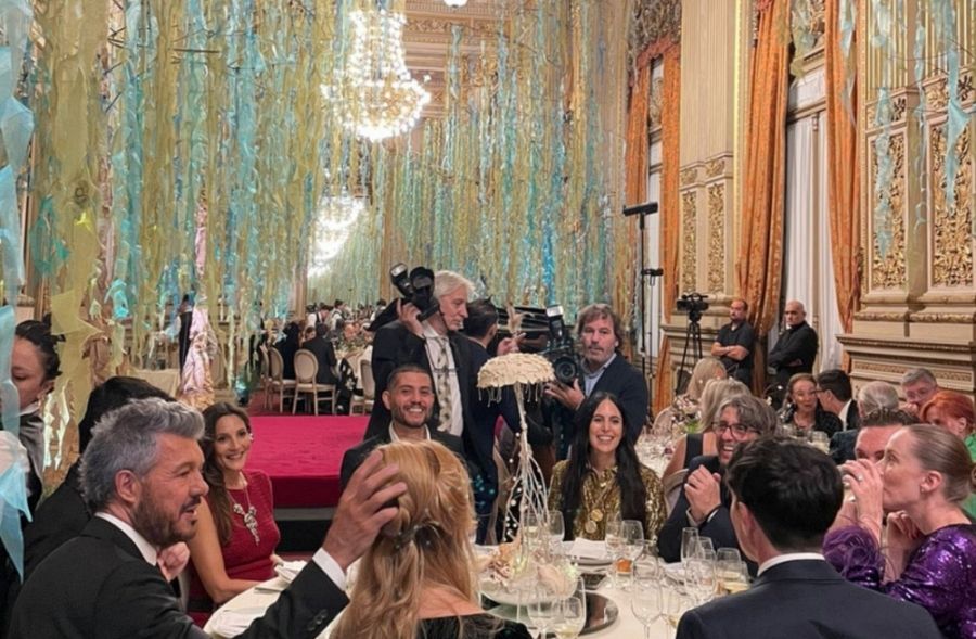 Vista del Salón Dorado del Colón con Tinelli junto a María Campos, Fran Tinelli , Milagros Schmoll y otros.