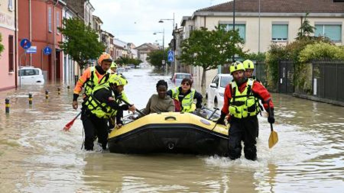 Trágicas inundaciones en Italia dejan más de 20 mil evacuados Perfil