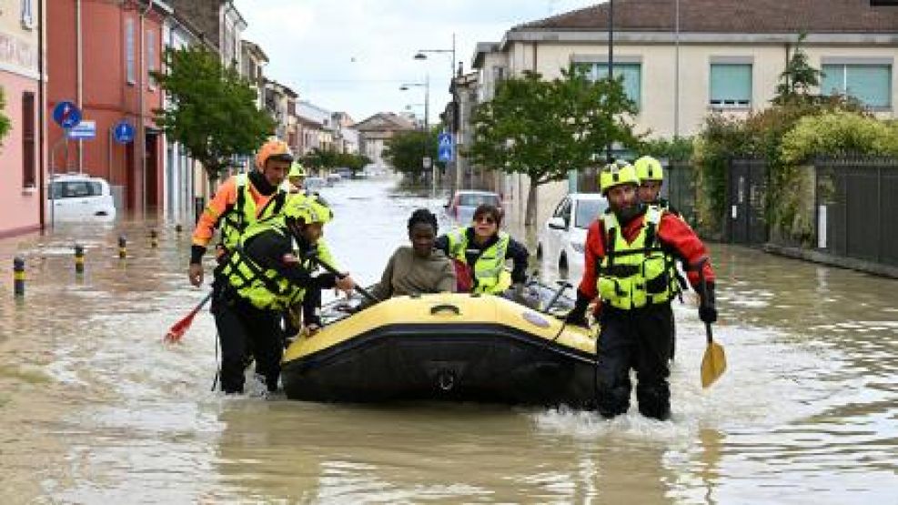 Inundaciones en Italia dejan miles de evacuados.
