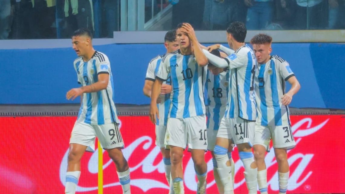 Argentina Venció A Uzbekistán Por 2 A 1 En El Debut | 442