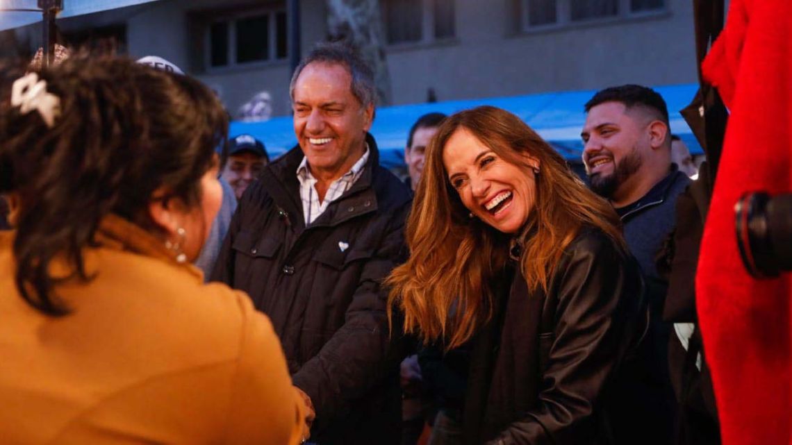 «Seremos titulares o suplentes»: Scioli y Tolosa Paz compartieron un acto y dieron pistas sobre las PASO
