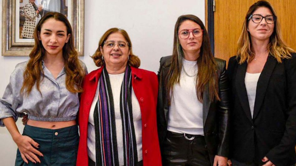 Las ministras de las Mujeres de Brasil y Argentina, Cida Gonçalves y Ayelén Mazzina, junto a Themla Fardín y su abogada, Carla Junqueira.