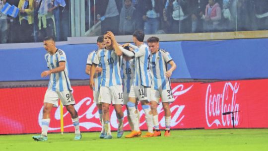 Despite showing a poor performance, Argentina debuted with a win against Uzbekistan