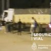 Conductor suspendido por chocar el frente de un boliche con su camión