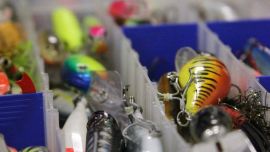 Se trata de un encuentro en el que los participantes pueden traer sus señuelos para exhibirlos, compartir anécdotas e intercambiarlos con otros pescadores.