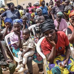Desplazados internos nigerianos en un refugio temporal en Mangu, cerca de Jos, en el estado de Plateau, Nigeria. Más de 100 personas han muerto en el centro de Nigeria en varios días de violencia entre comunidades que han destruido cientos de hogares y provocado la huida de miles de personas, según informaron las autoridades locales. | Foto:AFP