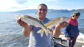 No es abundante el pique, pero se dan muy buenos portes que justifican la visita a un lago muy rendidor.