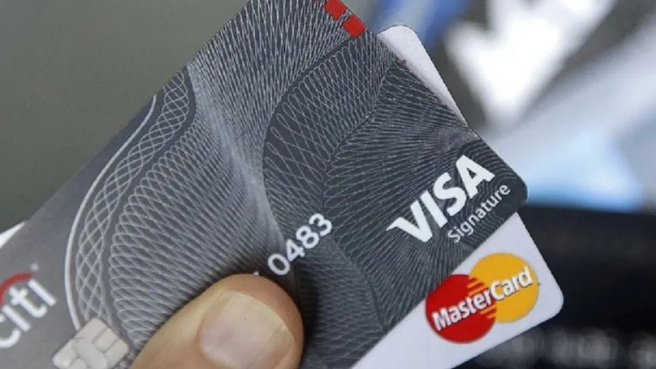 Límite de tarjeta y crédito al consumo.