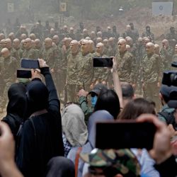Combatientes libaneses de Hezbolá participan en incursiones transfronterizas, parte de un ejercicio militar a gran escala, en Aaramta, en la frontera con Israel, antes del aniversario de la retirada de Israel del sur del Líbano en 2000. | Foto:ANWAR AMRO / AFP