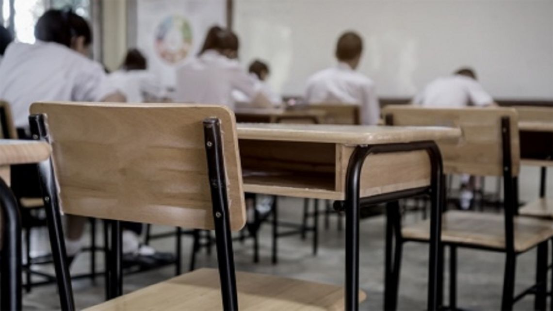 Vales educativos, el costo de un tabú