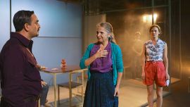 ALEJANDRA DARÍN. Encarna con extrema sensibilidad a Norma, una madre doliente que espera a su hijo.