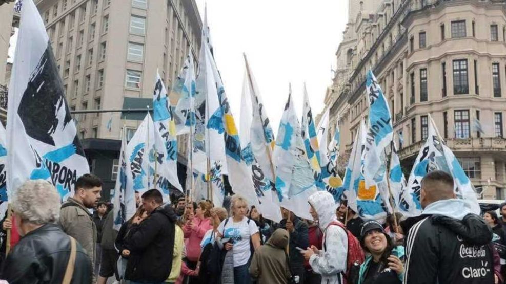 Grupos de militantes ya se están acercando a Plaza de Mayo