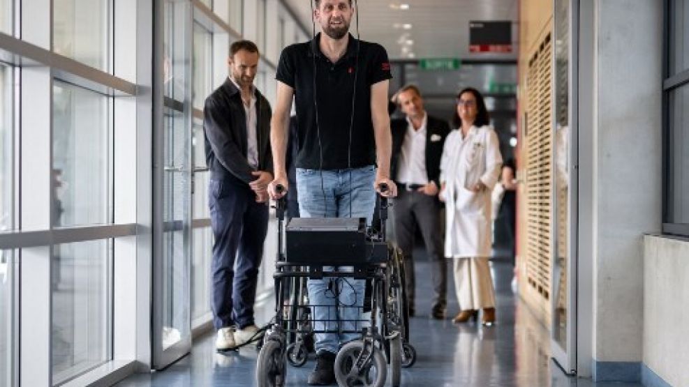 Gert-Jan, el paciente parapléjico que volvió a caminar