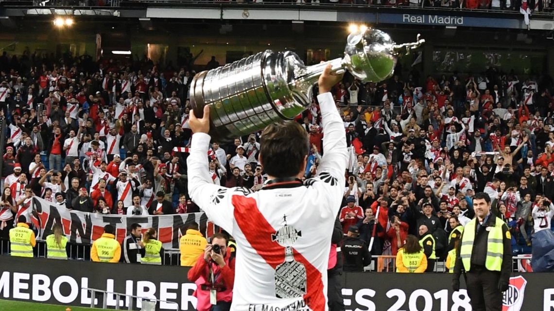 When will the statue of Marcelo Gallardo be inaugurated at the Monumental stadium?