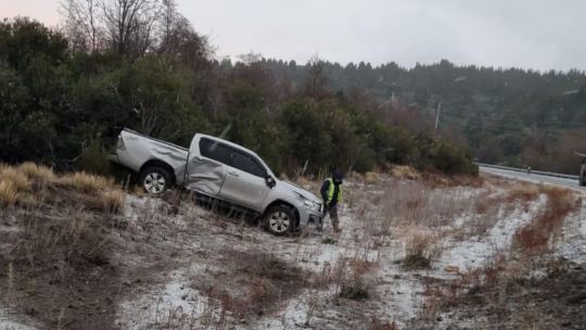 Temporada de chapistas en Bariloche: hubo 8 choques por la nieve en la ruta 40