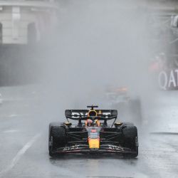 El piloto holandés de Red Bull Racing Max Verstappen compite durante el Gran Premio de Mónaco de Fórmula Uno en el circuito urbano de Mónaco, en Mónaco. | Foto:OLIVIER CHASSIGNOLE / AFP