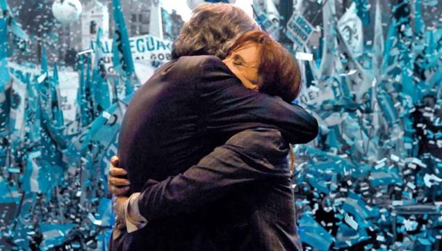 20230528_abrazo_nestor_cristina_fernandez_kirchner_cedoc_g