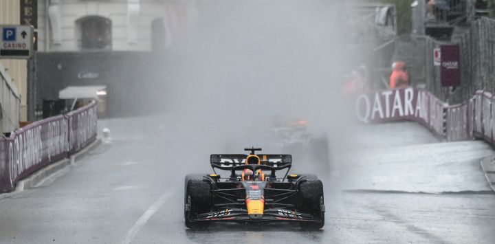 El piloto holandés de Red Bull Racing Max Verstappen compite durante el Gran Premio de Mónaco de Fórmula Uno en el circuito urbano de Mónaco, en Mónaco.
