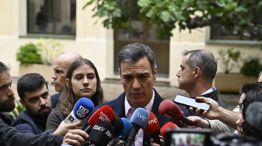 Sánchez busca adelantar elecciones tras el contundente triunfo del PP y consolidación de VOX