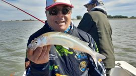 Aunque las tres lagunas del partido rinden muy bien, Cochicó es la que nos brinda una pesca más firme, con buenos portes y mucha cantidad de capturas.