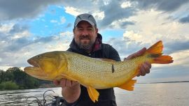 A poco más de 500 kilómetros de CABA, este pesquero entrerriano asoma como una excelente opción.