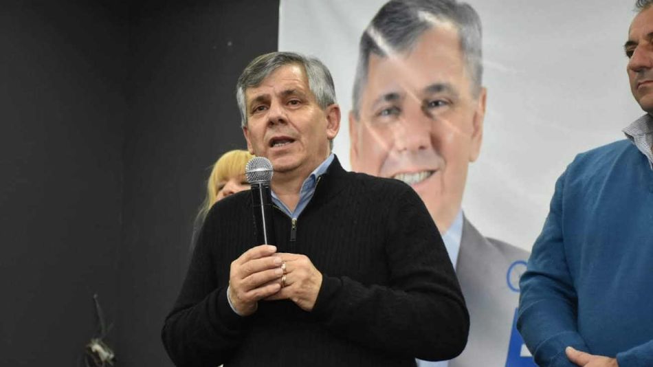 Milei busca definir gobernador bonaerense: quiere a Guillermo Britos, intendente exaliado de Massa
