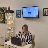 Dra. Karina Voukelatos