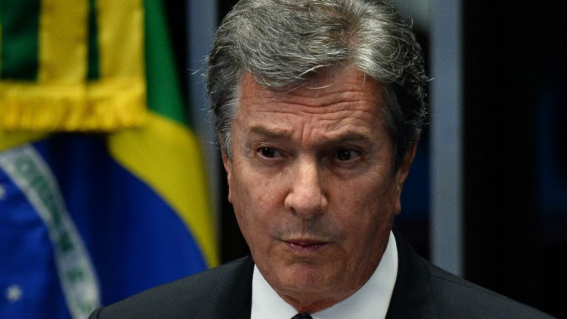 Un expresidente brasileño, rodeado de Bolsonaro, fue condenado por corrupción y lavado de dinero