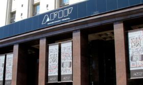 Afip actualizó montos para declarar ventas de autos, motos e inmuebles y consumos con tarjetas