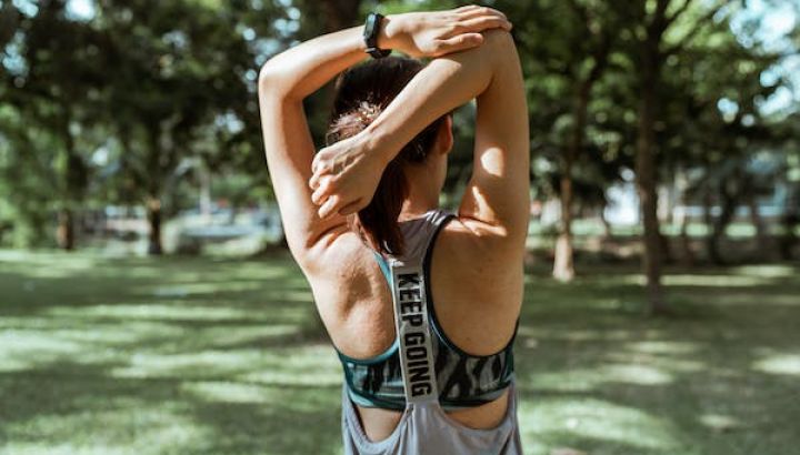 Lumbalgia: te ayudamos a prevenirla con estos estiramientos