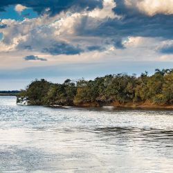 El río Miriñay nace en la laguna Iberá y desemboca en el Uruguay.