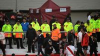 La Policía trabaja en el lugar donde cayó el hincha de River que murió en el Monumental.