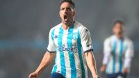 Hauche grita su gol con el alma. Racing venció a Banfield en Avellaneda.