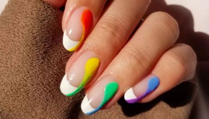 Uñas Rainbow para celebrar el mes del orgullo