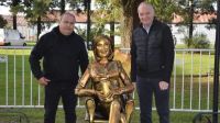 Polémica en Villa Cañas por la estatua en honor a Mirtha Legrand