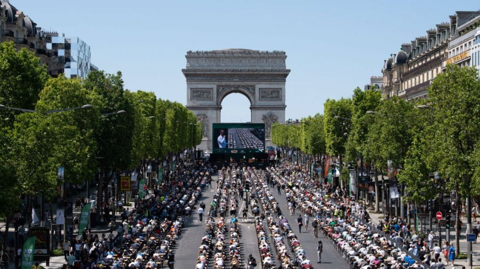 Nuevo récord Guinness: París reunió a miles de personas para un dictado