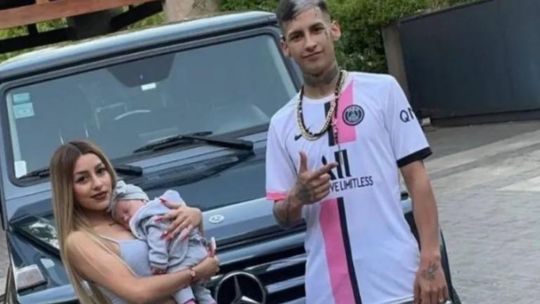 Tamara Báez junto a L-Gante y su hija Jamaica