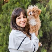 Conmoción y odio en las redes por cómo se ve Caramelo, el perro que Gran Hermano de le dio a Romina Uhrig