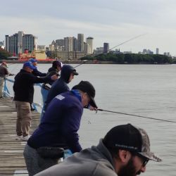 Es la fecha de su 87° aniversario, la Asociación Argentina de Pesca organizó un torneo de caña una mano con tabla. 