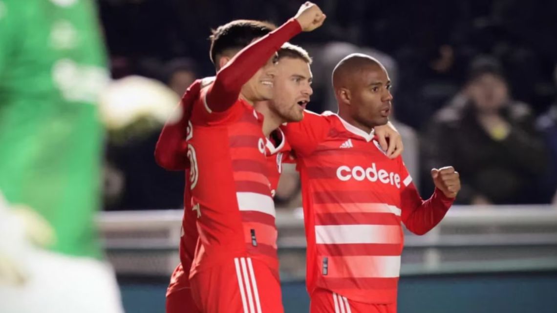 River defeats Banfield 3-1