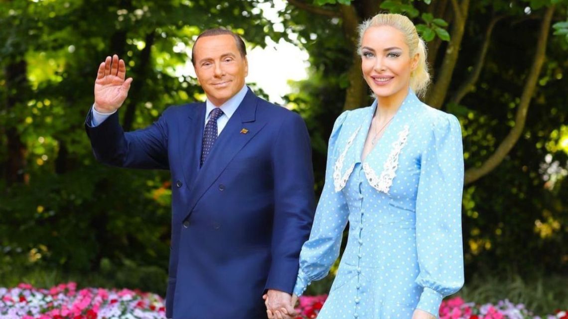 Tutte donne Silvio Berlusconi, “il Cavaliere” italiano